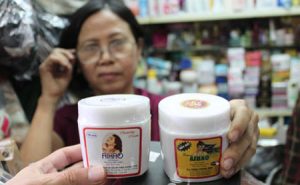 Mua nhầm hàng dỏm, hàng nhái trên mạng, ai bảo vệ khách hàng?